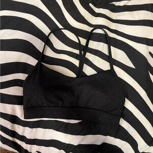 lululemon athletica black embossed flow y bra size 4